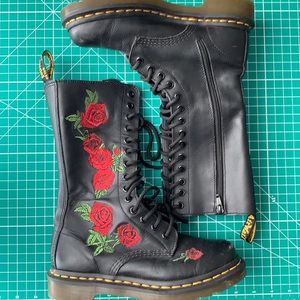 Dr. Martens VONDA size 5 rose embroidery tall boot